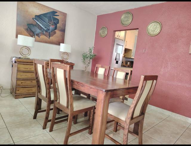 2 BEDROOM APARTMENT FOR SALE IN HALFWAY HOUSE